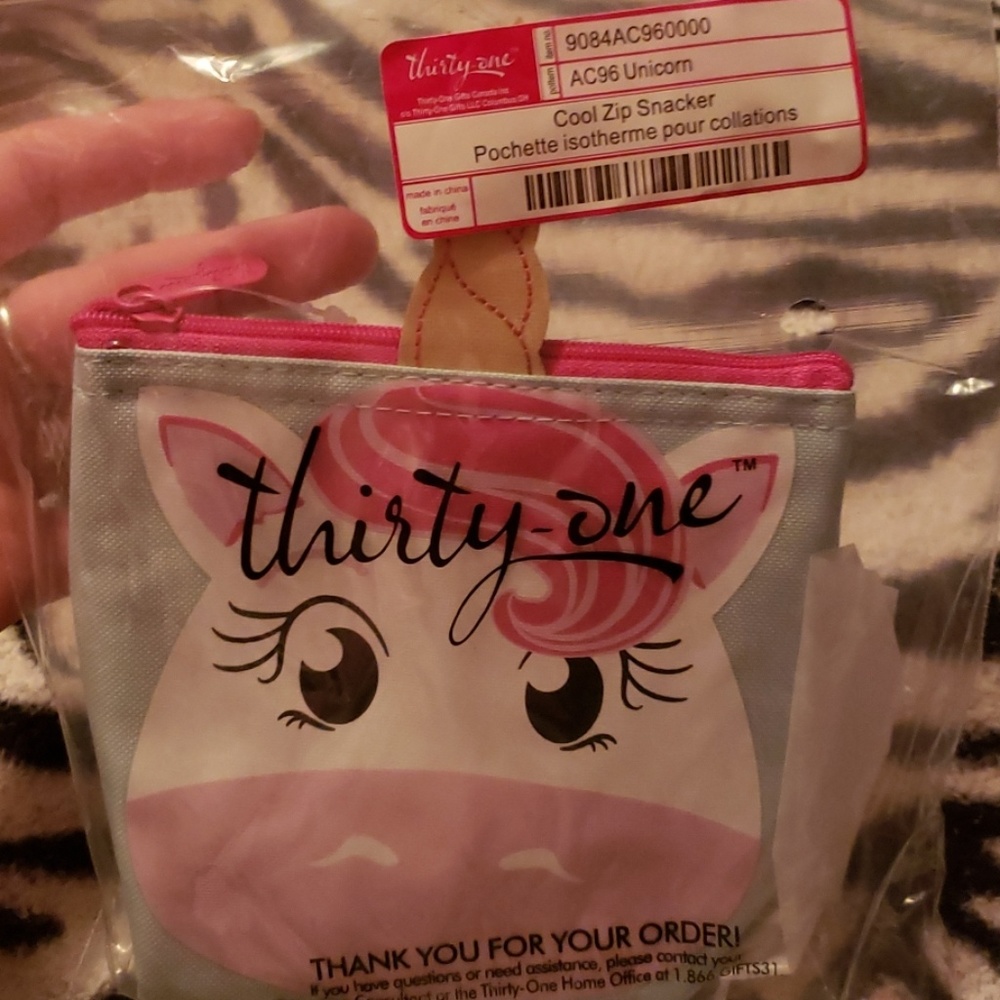 Thirty one cool zip snacker